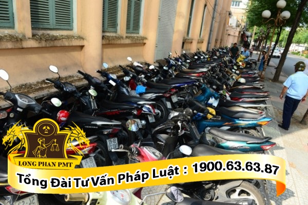 Tu y giu xe de gan no khong co su dong y cua chu xe