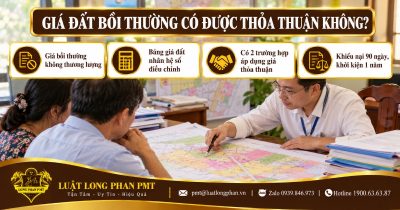 Cán bộ và người dân trao đổi bên bản đồ về giá đất bồi thường có được thỏa thuận không