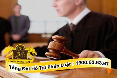 Thẩm phán là người trực tiếp đứng ra xét xử trong một vụ án dân sự