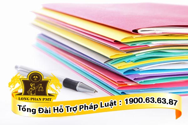 Người khởi kiện cần chuẩn bị đơn khởi kiện kèm theo giấy tờ, tài liệu có liên quan