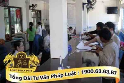 Hành vi bị cấm trong hoạt động công chúng là gì