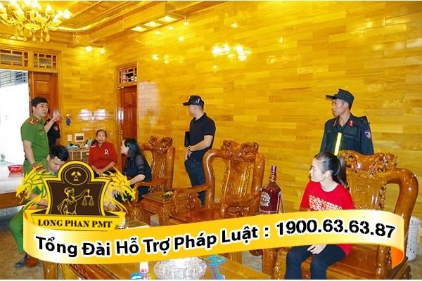Ai phải có mặt khi thực hiện khám xét chỗ ở