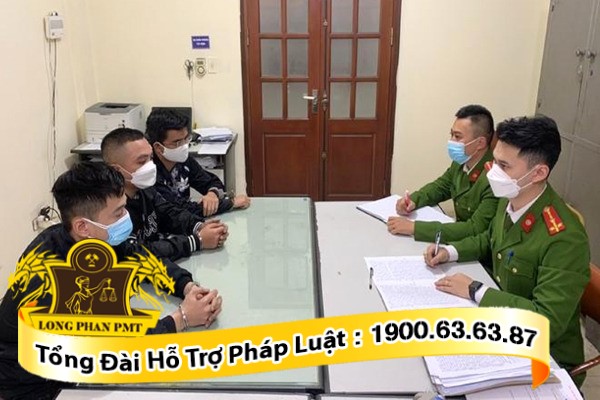 Thực hiện việc hỏi cung người dưới 18 tuổi