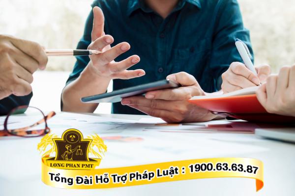 Luật sư tư vấn, hỗ trợ khách hàng hoàn thiện hồ sơ khởi kiện