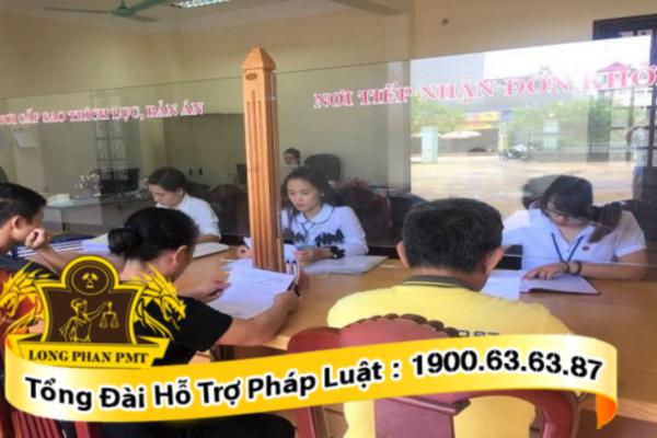 Nộp đơn khởi kiện tại Tòa án Hà Nội