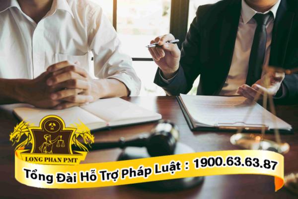Luật sư tư vấn cho khách hàng trong vụ án hình sự