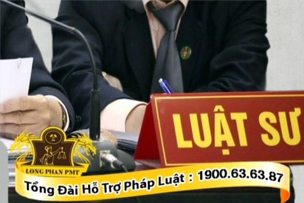 Luật sư tham gia bào chữa tại phiên tòa