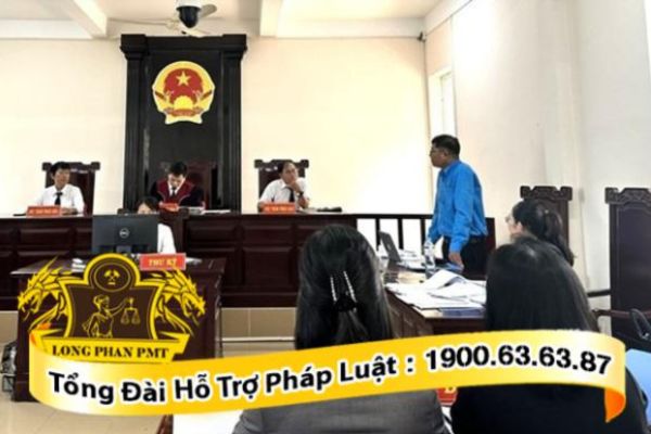Luật sư tham gia tranh tụng tại Tòa án