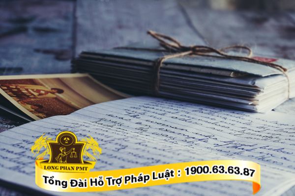 Làm giả giấy tờ trong công tác