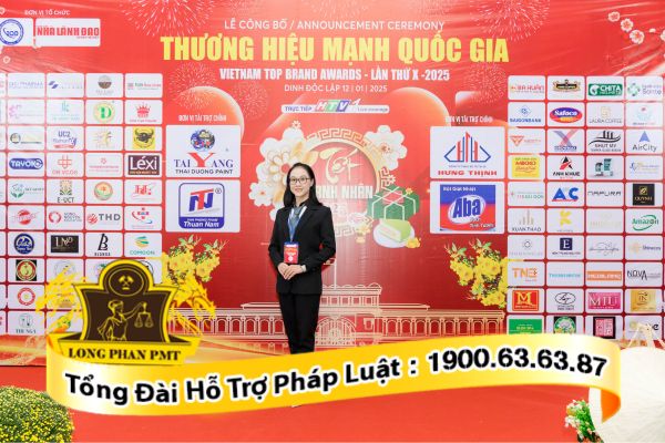 Luật sư Nguyễn Trần Phương - Luật sư thành viên của Long Phan PMT tại lễ trao giải