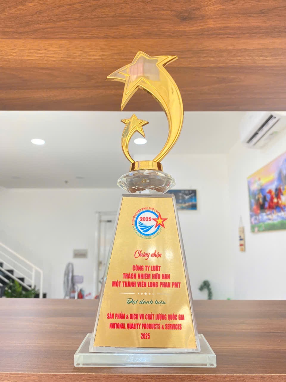 Luật Long Phan PMT nhận giải thưởng Sản phẩm và Dịch vụ chất lượng quốc gia 2025