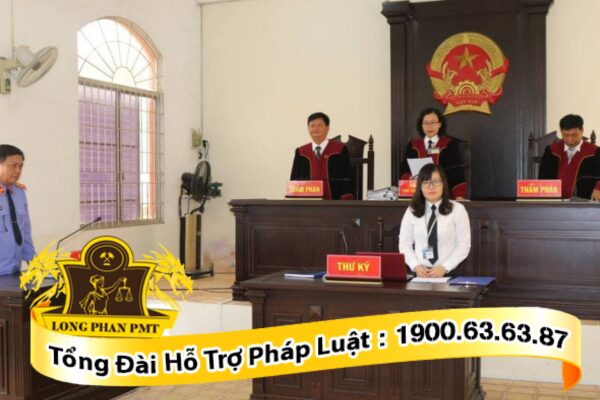 Thẩm quyền tạm đình chỉ khi vụ án đưa ra xét xử