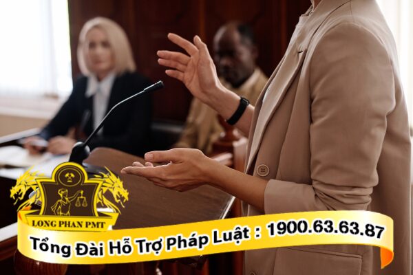 Người làm chứng trình bày lời khai tại phiên xử