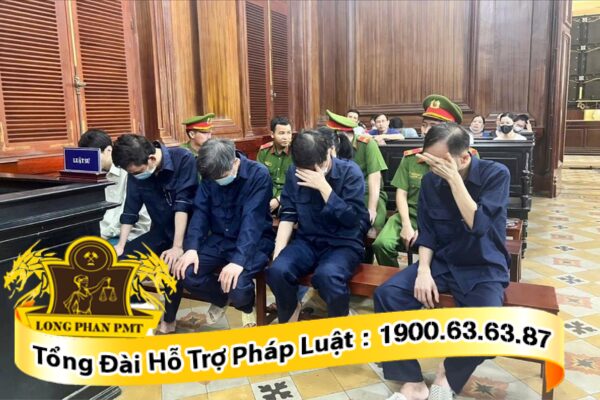 Các bị cáo trong phiên tòa hình sự sơ thẩm