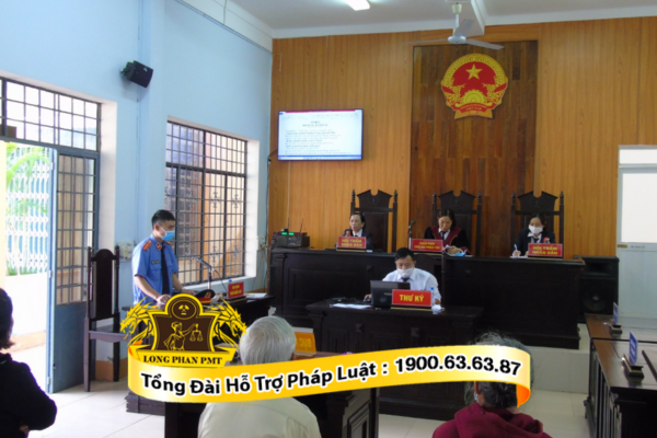 Phiên tòa sơ thẩm giải quyết tranh chấp quyền quản lý di sản khi chưa chia