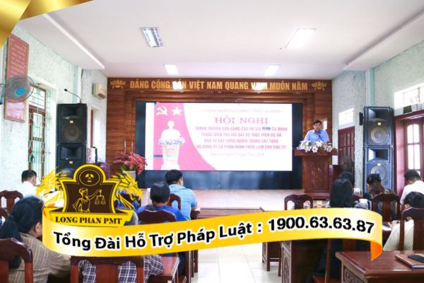 Vận động người dân bị thu hồi đất
