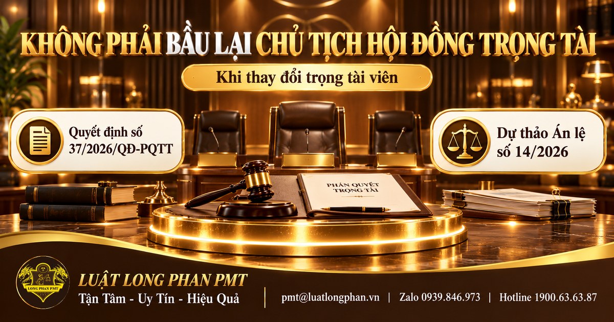 Bàn Hội đồng trọng tài, búa và phán quyết minh họa không phải bầu lại Chủ tịch khi thay đổi trọng tài viên